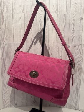 Vintage Y2K Coach Magenta Soho Signature C  Flap Turn Lock Medium Shoulder Bag